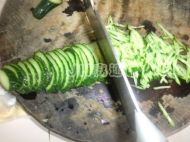 黄瓜丝蒜泥凉面的做法步骤2