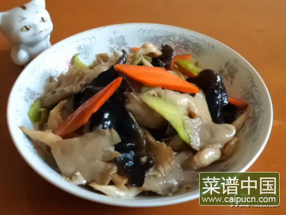 蘑菇炒木耳