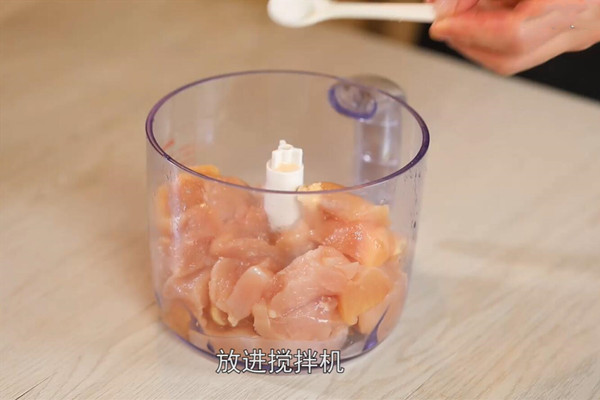 鸡胸肉午餐肉的做法 鸡胸肉午餐肉的家常做法