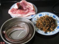霉干菜五花肉炖海鳗的做法步骤1