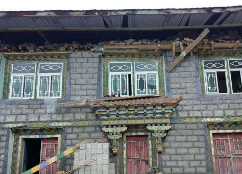 西藏米林6.9级地震两人受轻伤 所幸无人死亡
