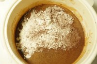 巧克力海绵蛋糕的做法步骤7