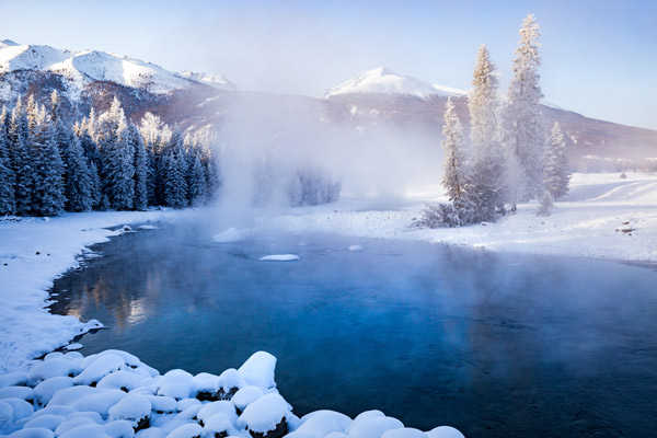乌鲁木齐到伊犁要多久 乌鲁木齐到伊犁有多远