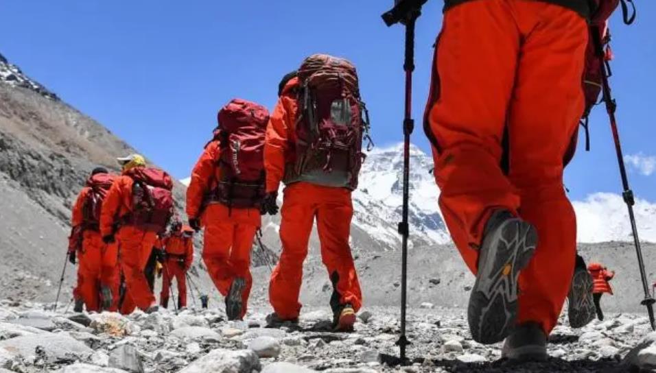 珠峰降雪减弱！为中国测量队登顶创造条件