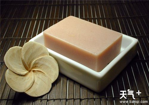 中药洒到衣服上怎么洗?五个方法轻松解决