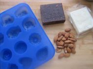 温暖甜蜜—DIY杏仁巧克力的做法步骤1