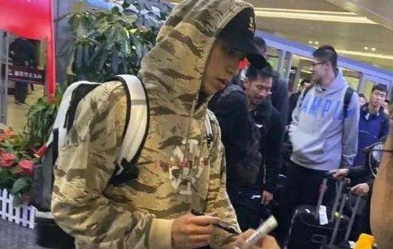 林书豪40分6篮板是怎么回事？代表首钢队出战却救不了首钢