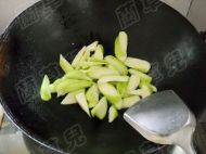 素素的麻花丝瓜粉丝汤的做法步骤4