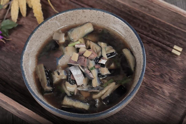 咸鱼茄子煲的做法 咸鱼茄子煲的家常做法