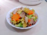 回锅肉炒花菜的做法步骤7