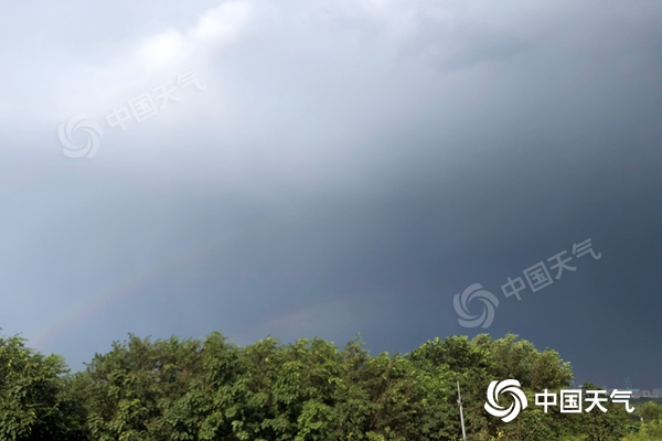 今天北京多地雷雨突袭 为何这两天北京风雨都是“急性子”？