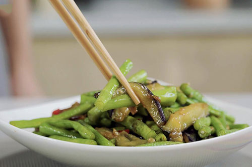 豇豆炒茄子家常做法 豇豆炒茄子的做法介绍