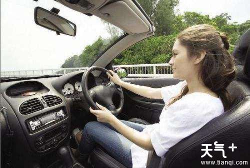 夏季车里开空调出现异味？一个窍门就能解决掉