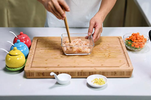 青豆红萝卜鸡丁的做法 青豆红萝卜鸡丁怎么做