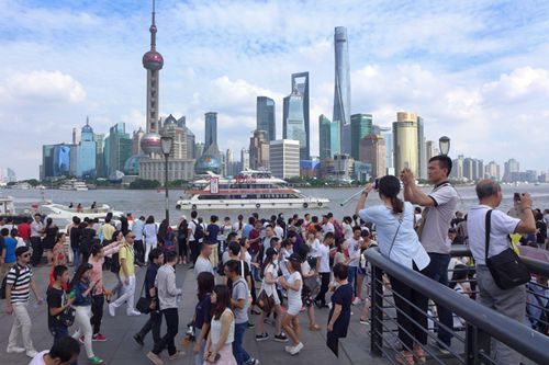 十一当天全国接待游客近亿人次