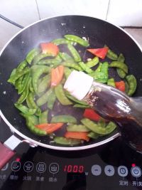 红椒炒扁豆的做法步骤7