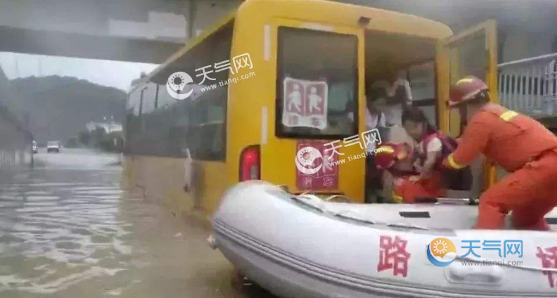 暴雨蓝色预警：广东广西海南沿海有大暴雨