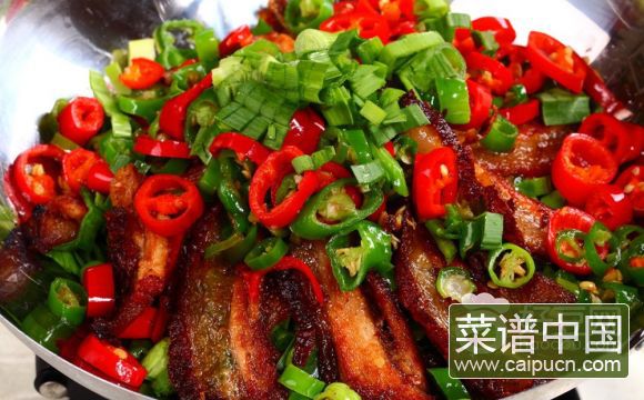 青红辣椒炒红烧肉