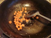 虾仁蛋炒饭的做法步骤3
