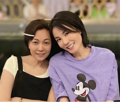 王菲为李嫣庆14岁生日是怎么回事 王菲和女儿李嫣关系好吗