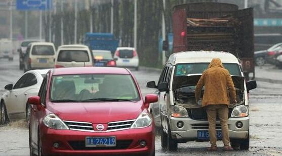 明起新一轮强降雨入侵江西 省会南昌气温跌至17℃