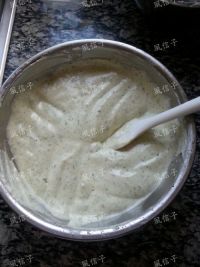 抹茶戚风的做法步骤12