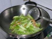 西芹腰果虾仁的做法步骤8