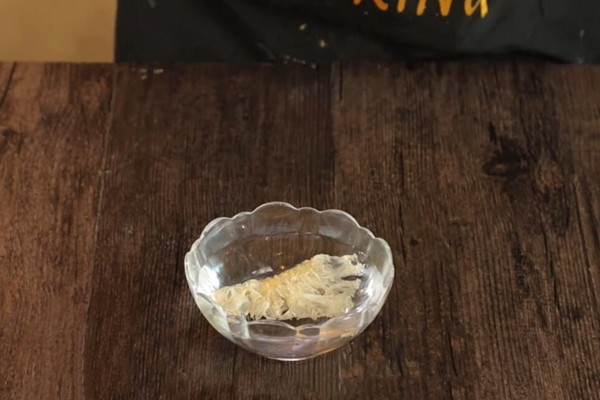 鸡汤怎么炖好喝 香菇花胶炖鸡的做法