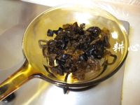 云耳炒油面筋的做法步骤7