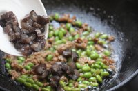 海参青豆煲仔饭的做法步骤19