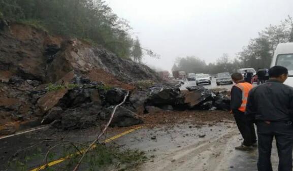 恩施暴雨造成8条国省干线路面损毁 直接经济损失3322.27万元