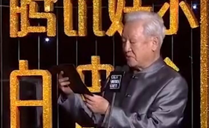 易烊千玺因为考试没赶上领奖是怎么回事 易烊千玺因为考试没赶上领奖始末