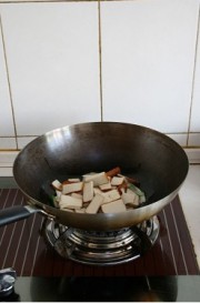 五花肉熏干干锅的做法步骤3