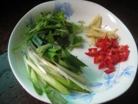 鲜煮黄鱼的做法步骤2