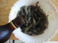 油爆河虾的做法步骤3