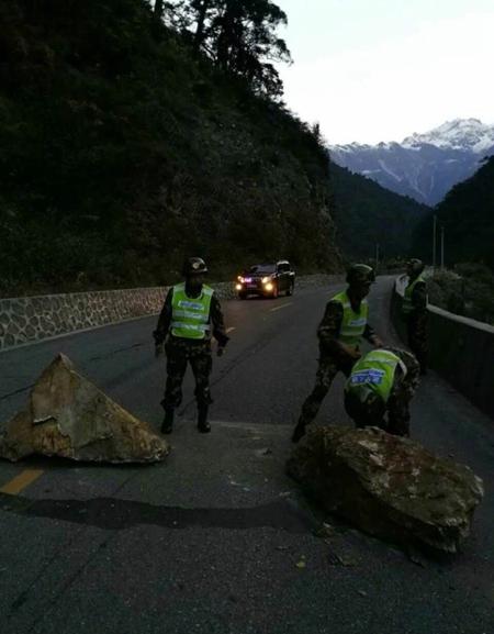 注意注意！西藏林芝发生6.9级地震 武警紧急救援
