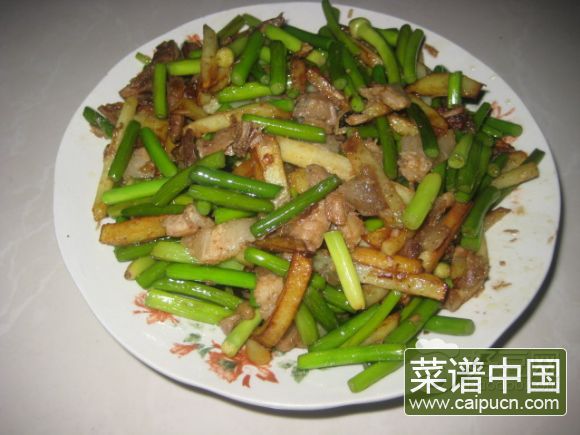 回锅肉炒蒜苔