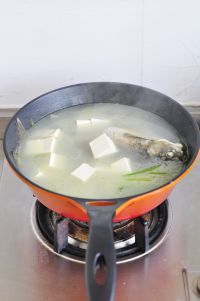 鲫鱼豆腐汤的做法步骤6