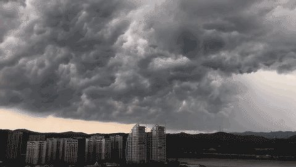 南方雨水高温将持续至周末 北方冷空气带来降温