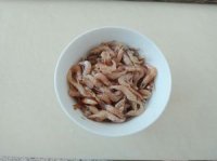 芹菜炒河虾的做法步骤1