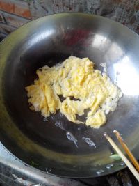 西胡炒鸡蛋的做法步骤5