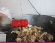 小鸡炖蘑菇的做法步骤10