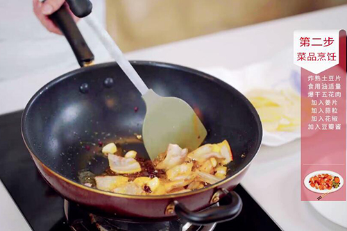 五花肉干煸土豆片的做法 五花肉干煸土豆片怎么做好吃