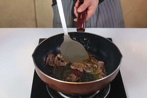 洋葱炒牛肉的做法 洋葱炒牛肉的家常做法