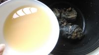 益母草炖乌鸡的做法步骤7