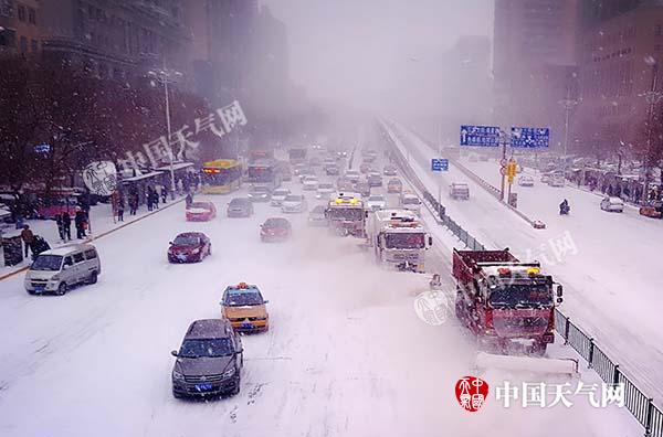 今天黑龙江再遇强降雪 暴雪和道路结冰预警齐发多条高速封闭
