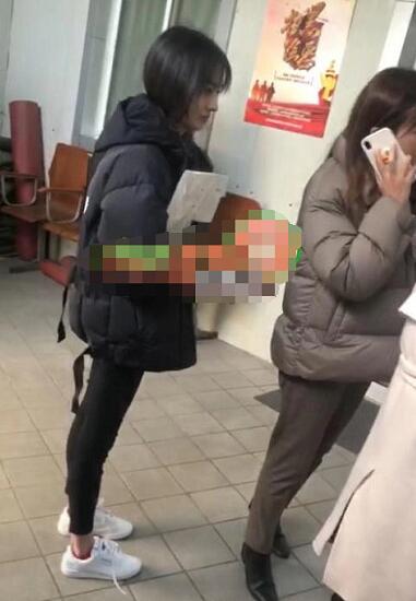 郑爽现身法院是怎么回事 郑爽疑起诉张恒是什么情况
