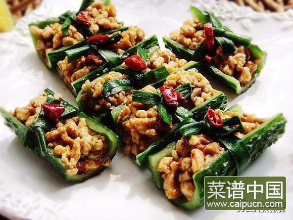 酱料肉末黄瓜卷