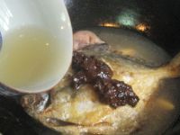 大蒜豆瓣酱辣味鲳鱼的做法步骤8