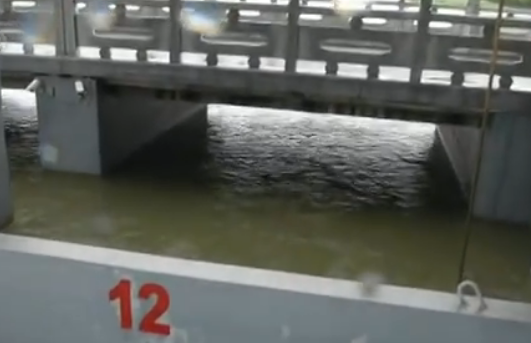 南京秦淮河洪水橙色预警进入“战时” 河湖水位全面超警戒汛情严峻
